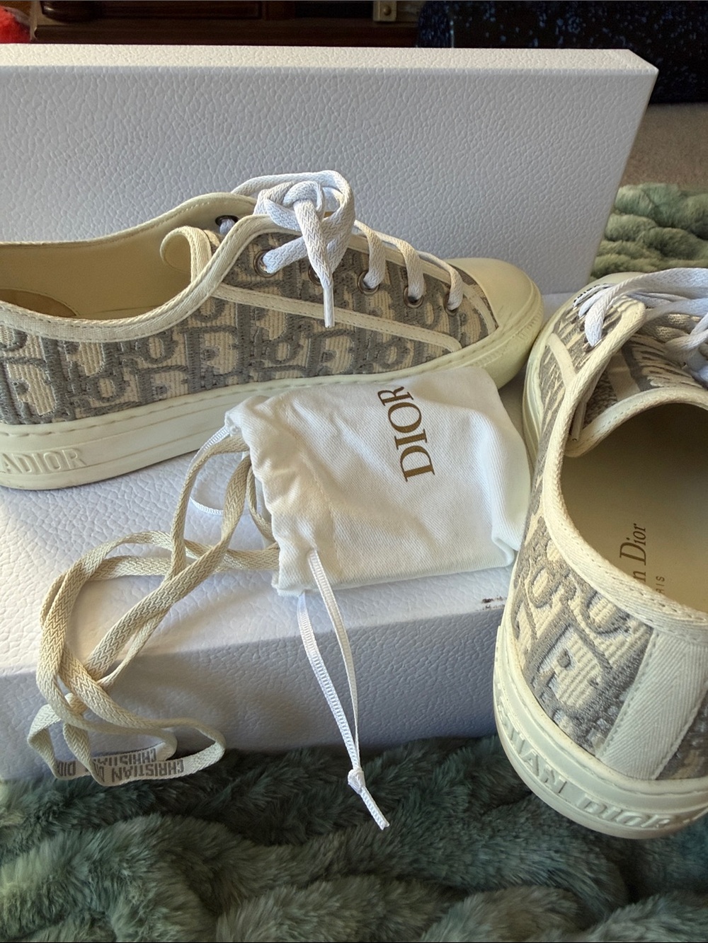 Dior Beige and White Logo-Print women’s Sneakers - Picture 3 of 9